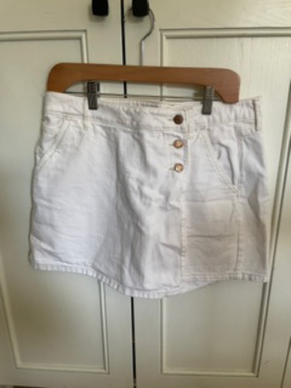 GAP White Cotton Skort with Button Front